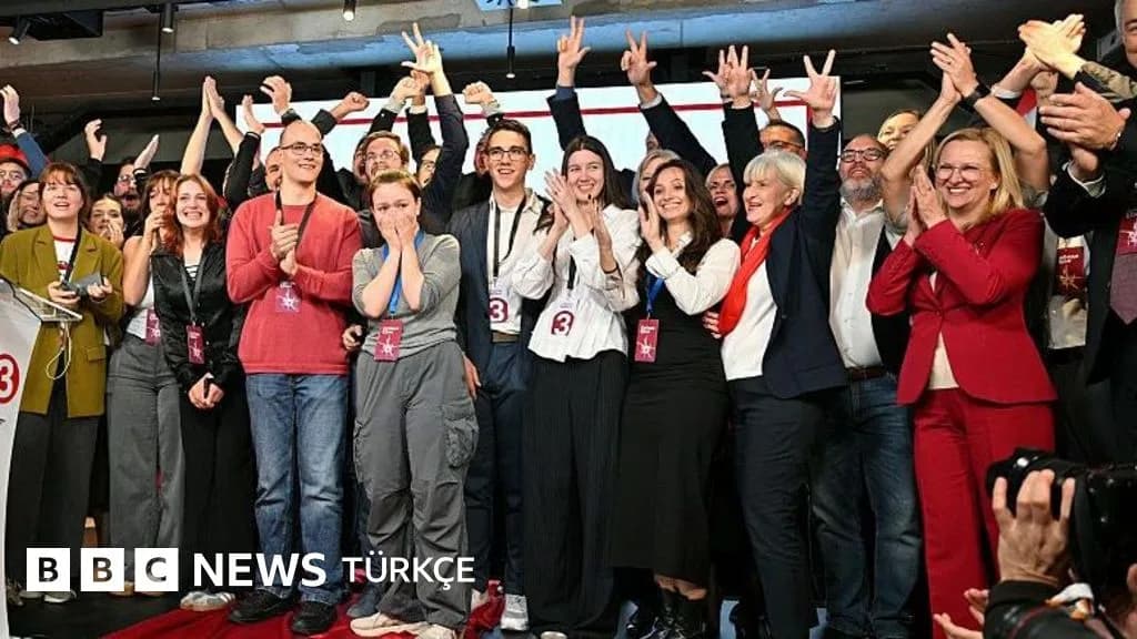 Öğrenci hareketi Sırbistan'da Vucic iktidarını nasıl devirdi?