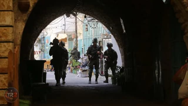 İşgalci İsrail ordusu, El Halil'deki abluka ve saldırılarını 7. gününde sürdürüyor
