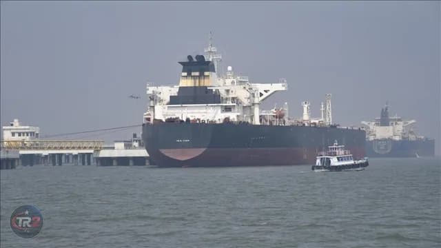 İran Devrim Muhafızları: Hürmüz Boğazı'nda bir petrol tankeri mayına çarptı
