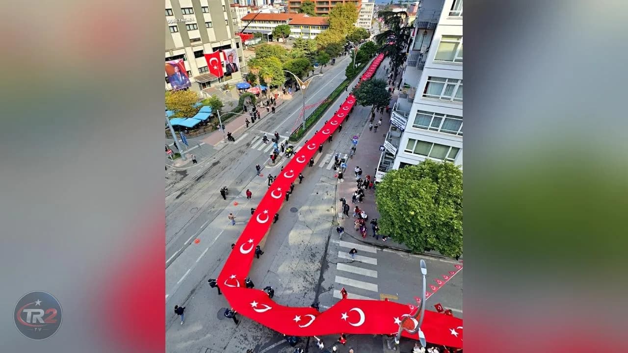 Samsun'da Cumhuriyet Bayramı 1919 metrelik Türk bayrağıyla kutlandı