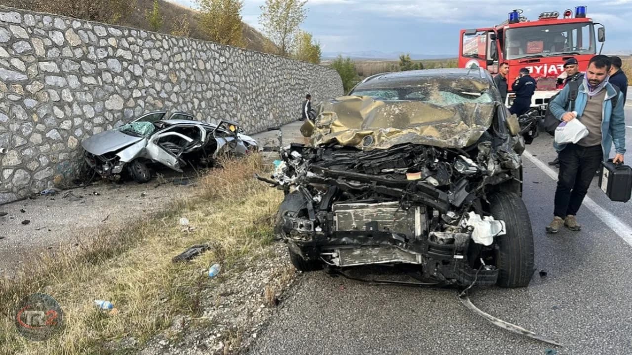 Çorum'da iki otomobil çarpıştı: 4 ölü, 2 yaralı