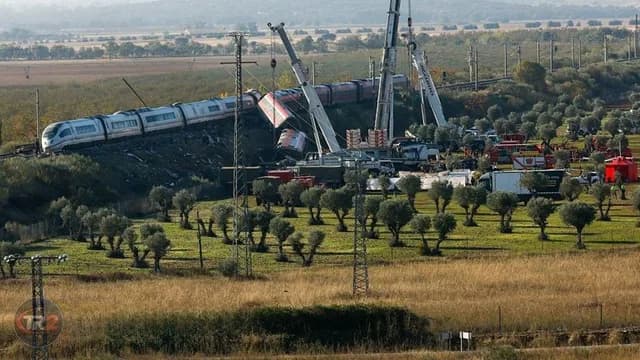 İspanya'daki hızlı tren kazasında 'en az 10 ölü'