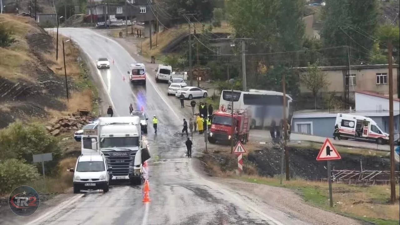 Şırnak'ta yolcu otobüsü ile tır çarpıştı: 1 ölü, 14 yaralı
