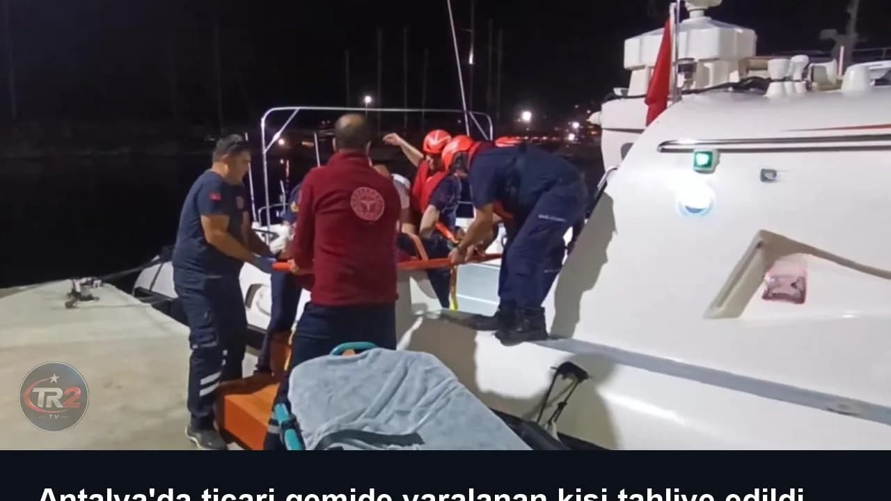 Antalya'da ticari gemide yaralanan kişi tahliye edildi