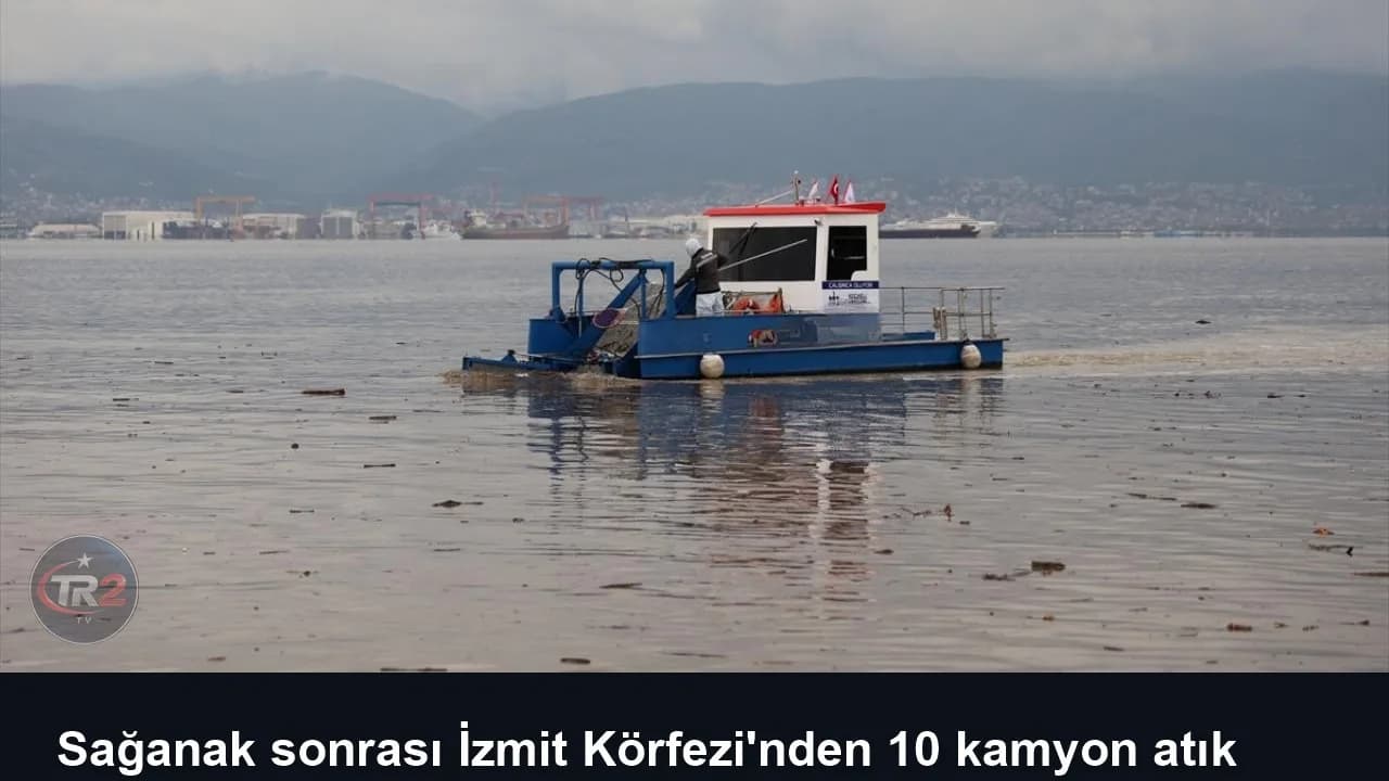 Sağanak sonrası İzmit Körfezi'nden 10 kamyon atık çıkarıldı