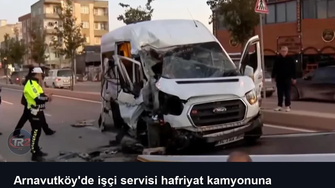 Arnavutköy'de işçi servisi hafriyat kamyonuna çarptı: 9 yaralı