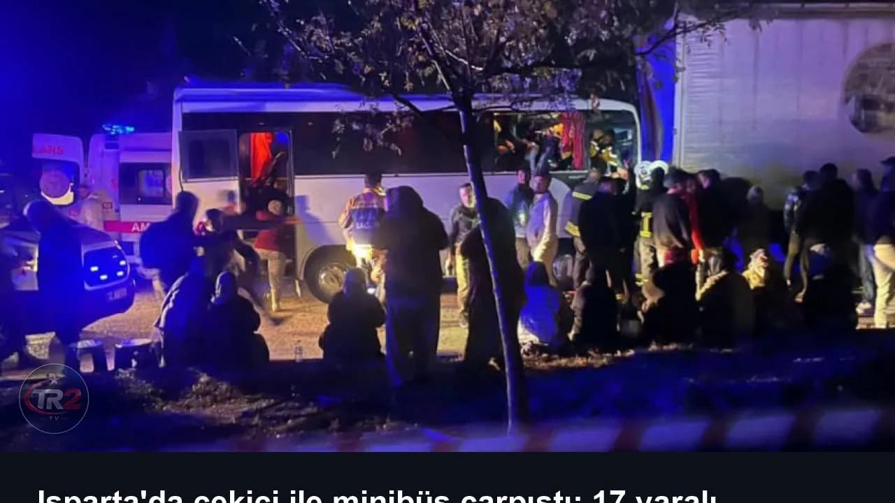 Isparta'da çekici ile minibüs çarpıştı: 17 yaralı